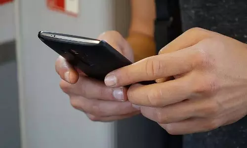 Delhi : शराब के नशे में व्यक्ति का फोन खो गया, पत्नी के गुस्से से बचने के लिए लूटा गया फोन Delhi : शराब के नशे में व्यक्ति का फोन खो गया, पत्नी के गुस्से से बचने के लिए लूटा गया फोन