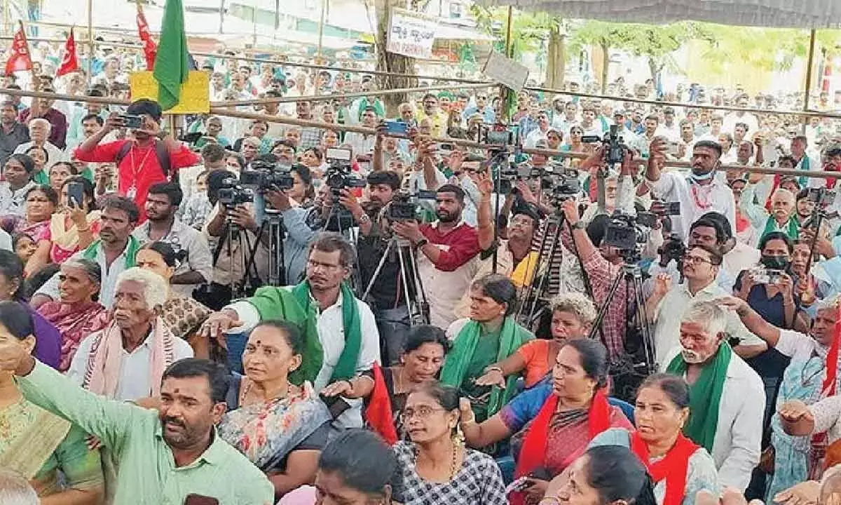 Karnataka: बड़े पैमाने पर भूमि अधिग्रहण योजना के विरोध में किसान उठ खड़े हुए