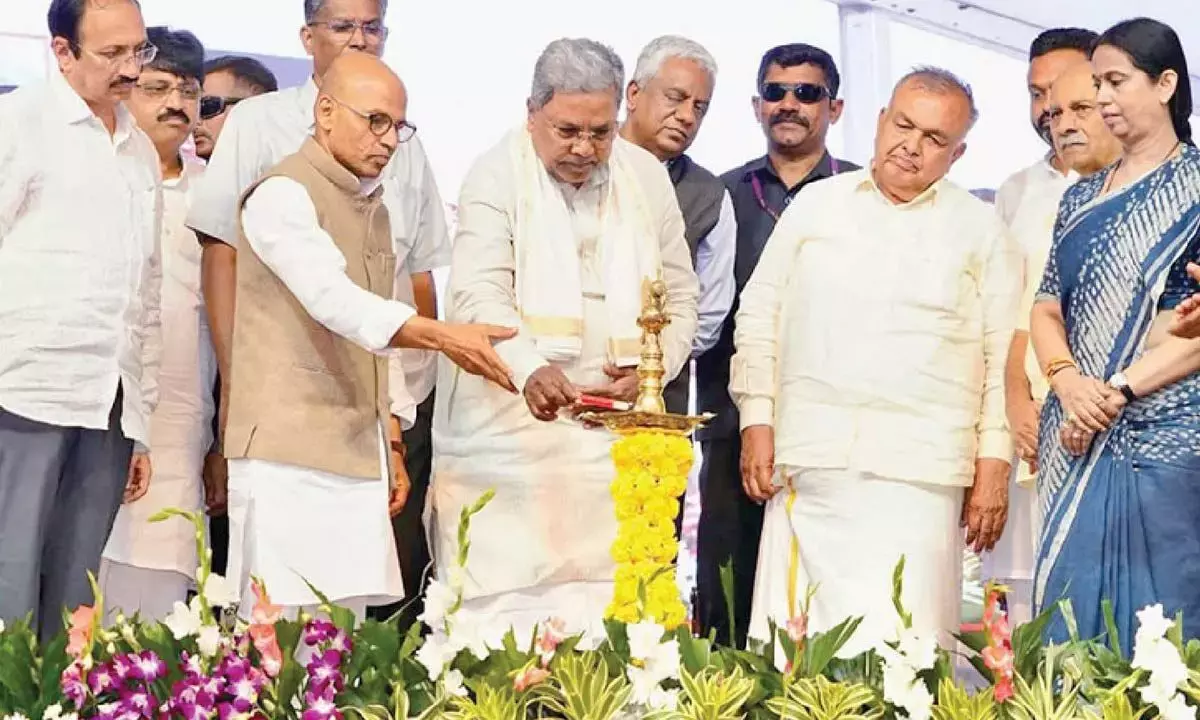 मुख्यमंत्री ने NWKRTC के लिए 700 नई बसें और बेलगावी के लिए 100 इलेक्ट्रिक वाहन की घोषणा की