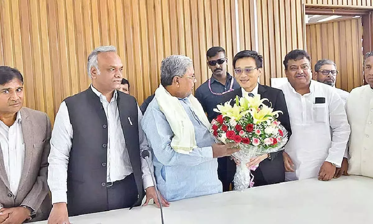 फॉक्सकॉन इंडिया के प्रमुख रॉबर्ट वू ने कर्नाटक के CM से मुलाकात की