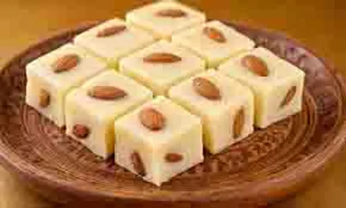 मुंह में घुलने वाली मावा बर्फी की रेसिपी हुई वायरल