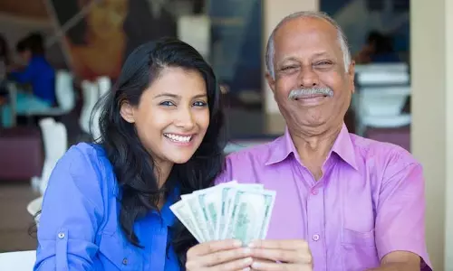 50 की उम्र के बाद ज़्यादा भारतीय लंबे समय तक काम करना क्यों पसंद कर रहे हैं?