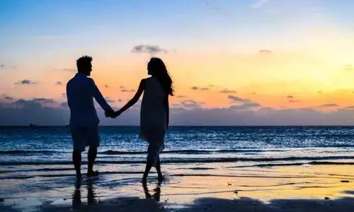 अब प्यार नहीं, दोस्ती से चल रही है शादी! बढ़ रही है  Friendship Marriage अनोखी सोच