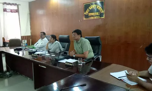 Pratapgarh: जिला कलेक्टर ने ली साप्ताहिक समीक्षा बैठक Pratapgarh: जिला कलेक्टर ने ली साप्ताहिक समीक्षा बैठक