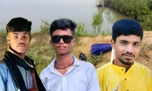तीन दोस्तों की संदिग्ध मौत से गांव सदमे में तीन दोस्तों की संदिग्ध मौत से गांव सदमे में