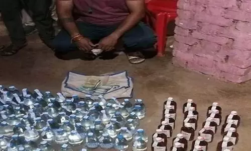 CG BREAKING: ढाबे में अवैध शराब बेचने वाला संचालक गिरफ्तार