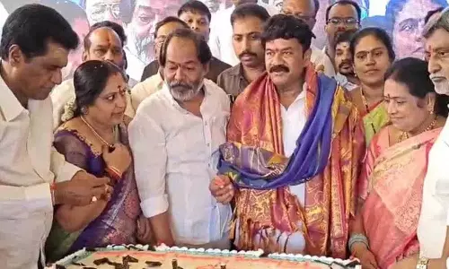 पूर्व मंत्री तलसानी का जन्मदिन भव्य तरीके से मनाया गया पूर्व मंत्री तलसानी का जन्मदिन भव्य तरीके से मनाया गया