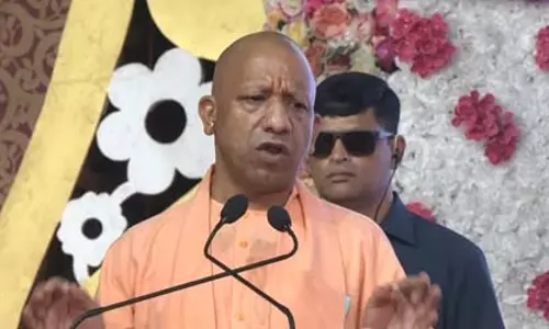 दिवाली से पहले सीएम योगी का तोहफा, सफाईकर्मियों को सीधे खाते में सैलरी, मिलेगा आयुष्मान कार्ड
