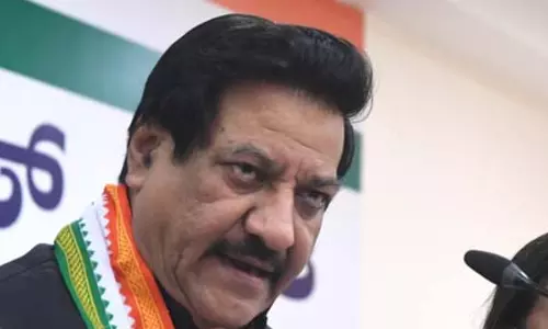 पृथ्वीराज चव्हाण ने सीजेआई से दुर्व्यवहार की कड़ी निंदा की, मामले को सांप्रदायिकता से जोड़ा