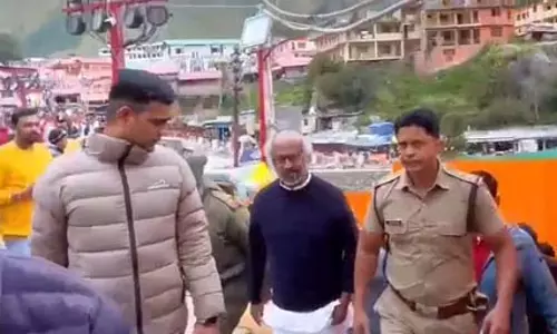 उत्तराखंड में सुपरस्टार रजनीकांत की आध्यात्मिक यात्रा, बद्रीनाथ धाम में किए दर्शन उत्तराखंड में सुपरस्टार रजनीकांत की आध्यात्मिक यात्रा, बद्रीनाथ धाम में किए दर्शन