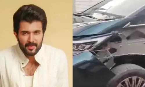 अभिनेता विजय देवराकोंडा Gadwal के पास सड़क दुर्घटना में बाल-बाल बच गए अभिनेता विजय देवराकोंडा Gadwal के पास सड़क दुर्घटना में बाल-बाल बच गए