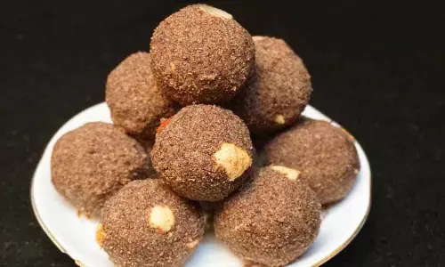 ऐसे बनाएं और खाएं रागी लड्डू.. रोज एक खाने से होते हैं कई फायदे..!