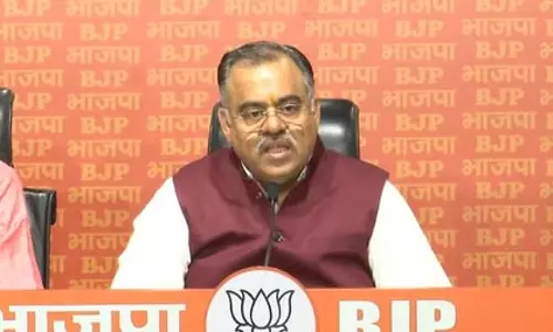 ओवैसी के बयान पर भड़के तरुण चुघ, कहा- मुस्लिम समाज को गुमराह न करें ओवैसी के बयान पर भड़के तरुण चुघ, कहा- मुस्लिम समाज को गुमराह न करें
