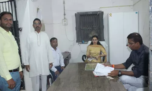 कलेक्टर डॉ संजय कन्नौजे ने जिला कोषालय का रिकॉर्ड चेक किया