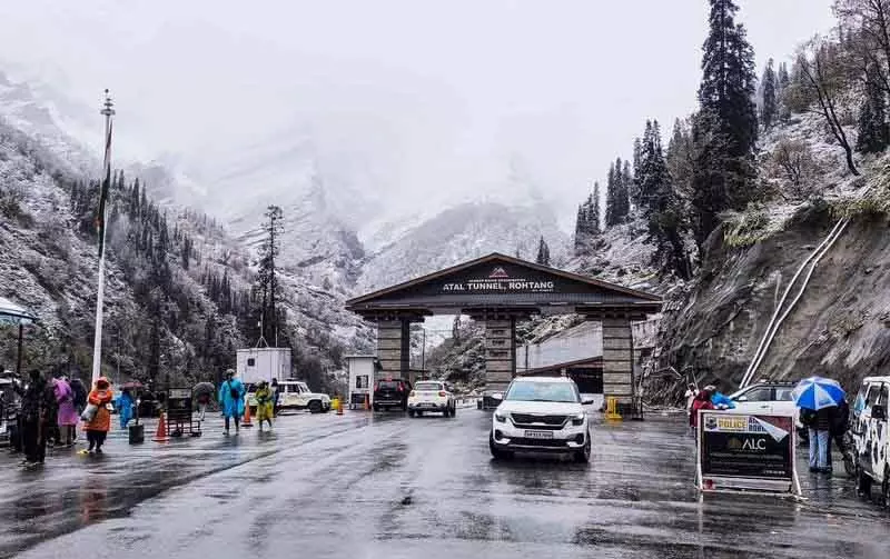 हिमाचल में ताजा बर्फबारी, उत्तर भारत में भारी बारिश, दिल्ली में तापमान ठंडा हिमाचल में ताजा बर्फबारी, उत्तर भारत में भारी बारिश, दिल्ली में तापमान ठंडा