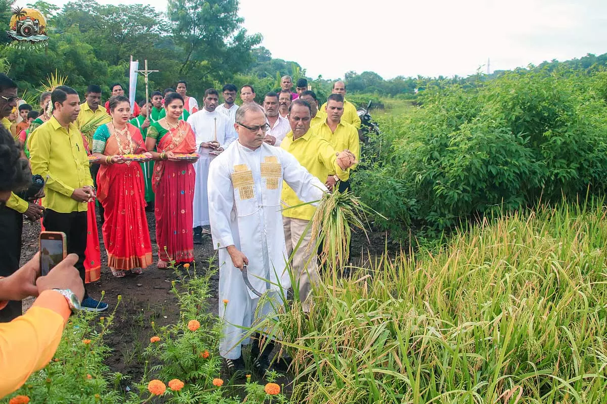Mumbai : पूर्वी भारतीय लोग वार्षिक फसल उत्सव अगेरा को परंपरा और भक्ति के साथ मनाते हैं Mumbai : पूर्वी भारतीय लोग वार्षिक फसल उत्सव अगेरा को परंपरा और भक्ति के साथ मनाते हैं
