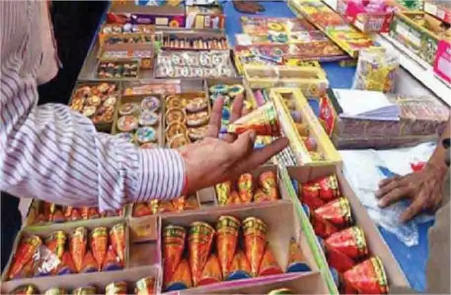 Haryana: पटाखों से भरा ट्रक जब्त Haryana: पटाखों से भरा ट्रक जब्त