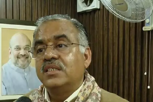वोट बैंक की राजनीति पर तरुण चुघ का निशाना, ओवैसी पर लगाया आरोप वोट बैंक की राजनीति पर तरुण चुघ का निशाना, ओवैसी पर लगाया आरोप