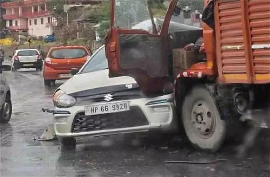 Himachal: टेंपो-कार की हुई भीषण टक्कर, 17 साल के किशोर की मौत Himachal: टेंपो-कार की हुई भीषण टक्कर, 17 साल के किशोर की मौत