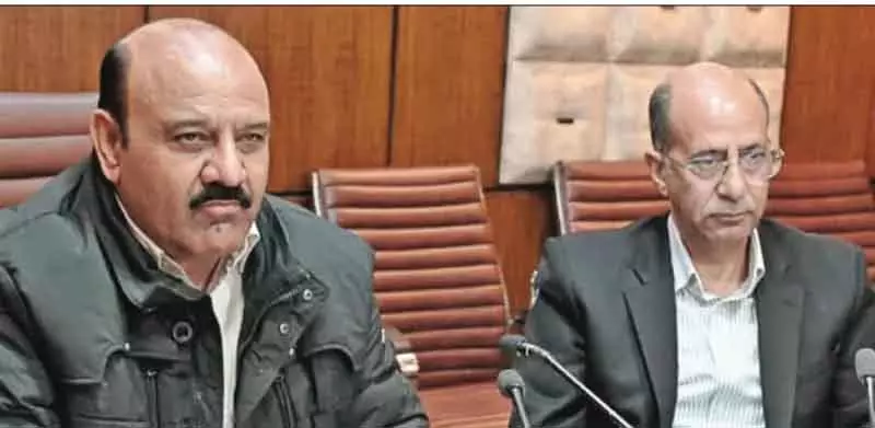 उपमुख्यमंत्री ने स्वास्थ्य विभाग के विलय के बाद प्रदर्शन की समीक्षा की उपमुख्यमंत्री ने स्वास्थ्य विभाग के विलय के बाद प्रदर्शन की समीक्षा की