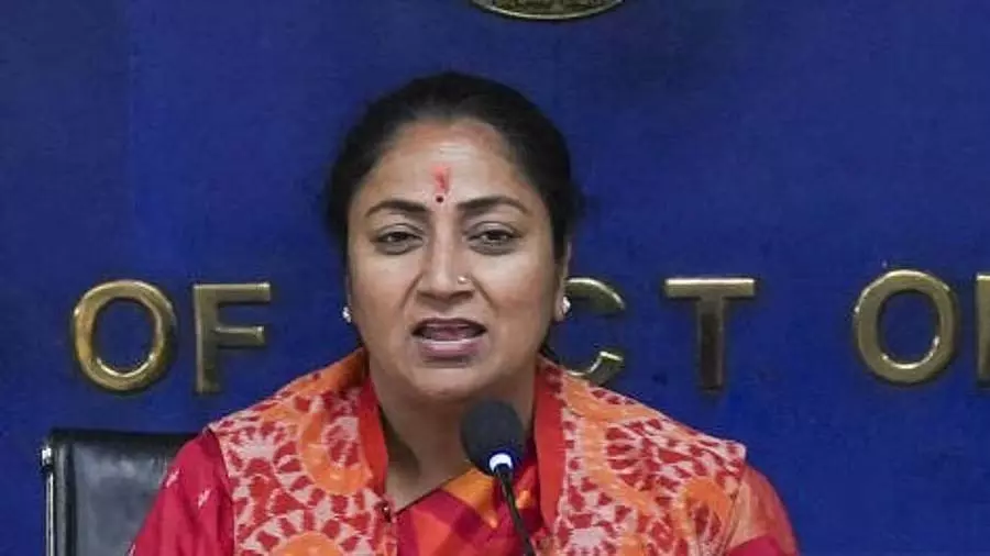 दिवाली के दौरान ग्रीन पटाखों पर प्रतिबंध हटाने के लिए सुप्रीम कोर्ट जाएगी दिल्ली सरकार: CM दिवाली के दौरान ग्रीन पटाखों पर प्रतिबंध हटाने के लिए सुप्रीम कोर्ट जाएगी दिल्ली सरकार: CM