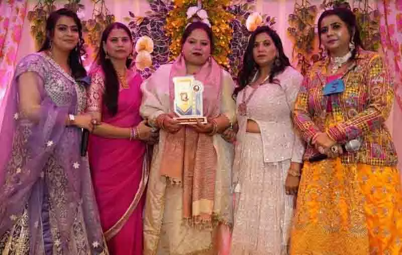 Jalandhar: रैंप वॉक से करवा चौथ से पहले के उत्सव की शुरुआत हुई Jalandhar: रैंप वॉक से करवा चौथ से पहले के उत्सव की शुरुआत हुई