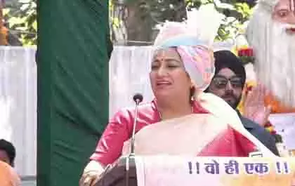 CM रेखा गुप्ता की बड़ी पहल, मंदिर जीर्णोद्धार को दी 1 लाख की राशि CM रेखा गुप्ता की बड़ी पहल, मंदिर जीर्णोद्धार को दी 1 लाख की राशि