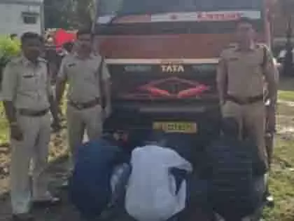Gujarat: मंदसौर पुलिस ने 3 लाख रुपये की अवैध मछली जब्त की, तीन गिरफ्तार Gujarat: मंदसौर पुलिस ने 3 लाख रुपये की अवैध मछली जब्त की, तीन गिरफ्तार
