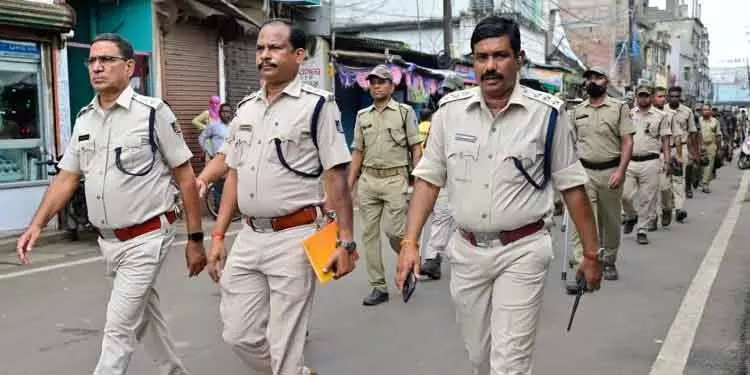 Cuttack में 24 घंटे की शांति के बाद कर्फ्यू में ढील दी गई: पुलिस Cuttack में 24 घंटे की शांति के बाद कर्फ्यू में ढील दी गई: पुलिस