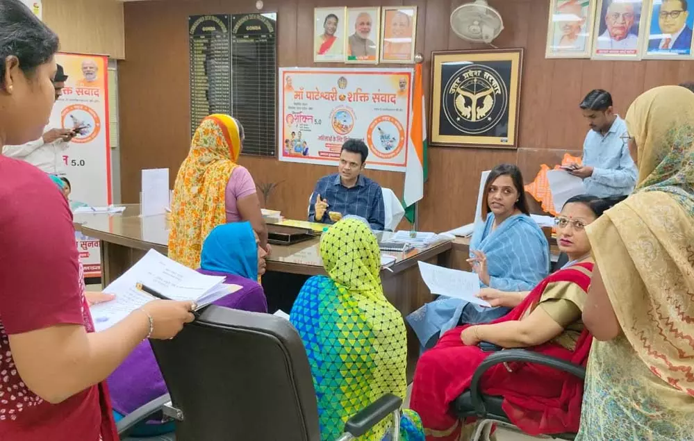 Gonda: शक्ति संवाद में महिलाओं की भागीदारी, समाधान से आई राहत Gonda: शक्ति संवाद में महिलाओं की भागीदारी, समाधान से आई राहत