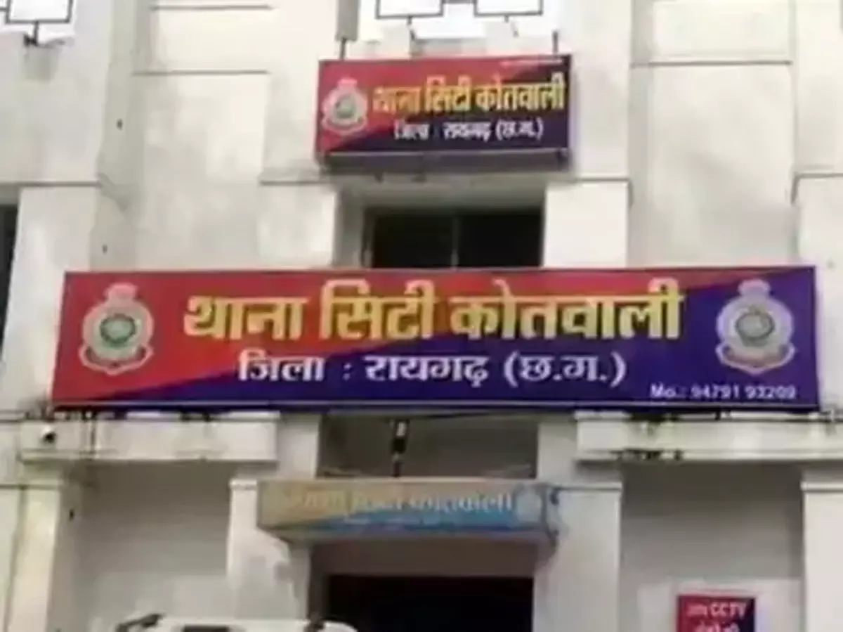 ढाबे में पुलिस पेट्रोलिंग टीम की रेड, 2 लाख का अवैध डीजल जब्त ढाबे में पुलिस पेट्रोलिंग टीम की रेड, 2 लाख का अवैध डीजल जब्त