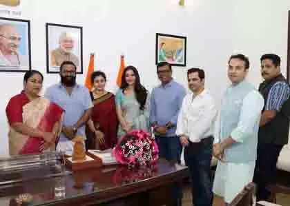 ऋषभ शेट्टी और कंतारा टीम ने CM रेखा गुप्ता से की शिष्टाचार भेंट ऋषभ शेट्टी और कंतारा टीम ने CM रेखा गुप्ता से की शिष्टाचार भेंट