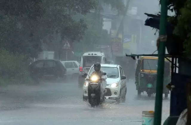 Lucknow: लखनऊ और आसपास जिलों में मौसम अलर्ट, बारिश-आंधी की संभावना Lucknow: लखनऊ और आसपास जिलों में मौसम अलर्ट, बारिश-आंधी की संभावना
