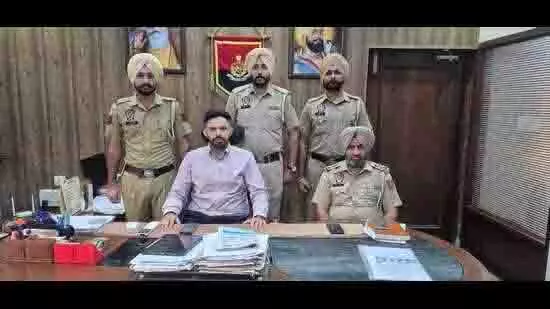 Mohali पुलिस ने 12 घंटे में पकड़े वाहन चोर, 2 कारें बरामद Mohali पुलिस ने 12 घंटे में पकड़े वाहन चोर, 2 कारें बरामद