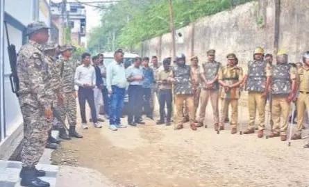 Bareilly: मौलाना के करीबियों के बरातघर और शोरूम पर कार्रवाई Bareilly: मौलाना के करीबियों के बरातघर और शोरूम पर कार्रवाई