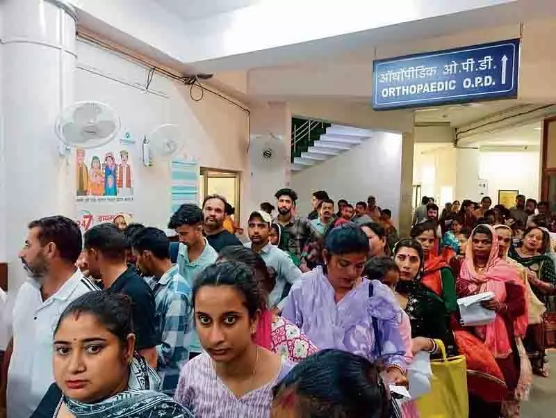 Himachal में नीतिगत पक्षाघात की कीमत मरीज़ों को चुकानी पड़ रही Himachal में नीतिगत पक्षाघात की कीमत मरीज़ों को चुकानी पड़ रही