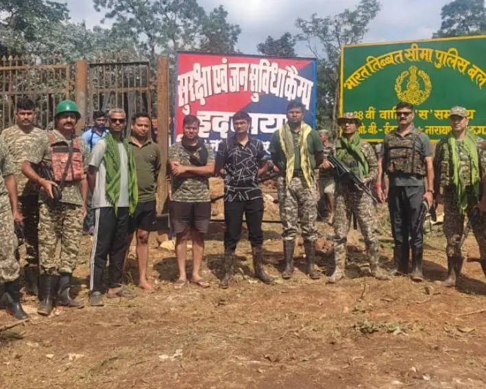 माओवादी नेताओं के आश्रय स्थल में खुली पुलिस कैंप माओवादी नेताओं के आश्रय स्थल में खुली पुलिस कैंप