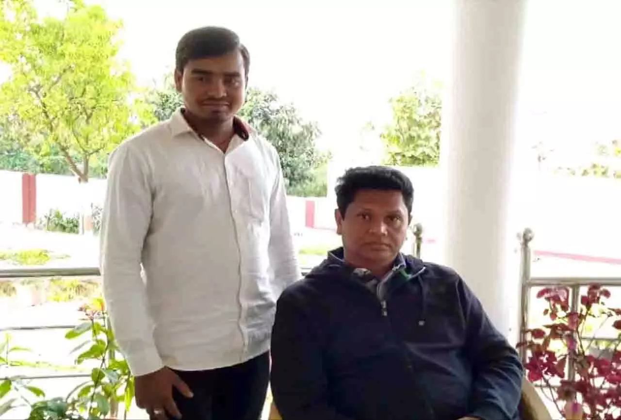 SI भर्ती घोटाला: गिरफ्तार एजेंट चंदन मलिक का बीजद से संबंध सामने आया SI भर्ती घोटाला: गिरफ्तार एजेंट चंदन मलिक का बीजद से संबंध सामने आया