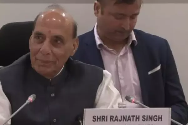 आधुनिक युद्ध डेटा और एल्गोरिदम पर निर्भर: रक्षा मंत्री का बयान आधुनिक युद्ध डेटा और एल्गोरिदम पर निर्भर: रक्षा मंत्री का बयान
