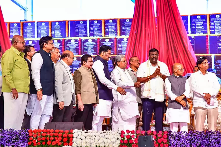 कोप्पल के लोगों का कर्ज चुकाया जाएगा: CM कोप्पल के लोगों का कर्ज चुकाया जाएगा: CM