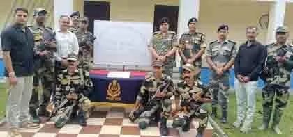 Bengal: तस्करी नाकाम, एक करोड़ रुपये से ज्यादा के सोने के बिस्कुट जब्त Bengal: तस्करी नाकाम, एक करोड़ रुपये से ज्यादा के सोने के बिस्कुट जब्त
