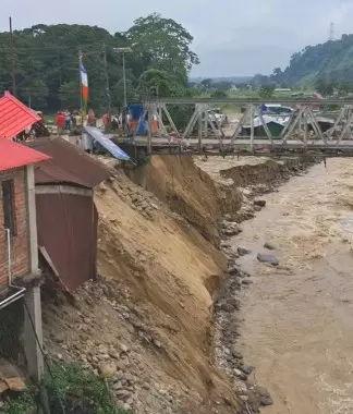 Sikkim : दुधे ब्रिज के ढहने से स्थानीय निवासियों में रोष Sikkim : दुधे ब्रिज के ढहने से स्थानीय निवासियों में रोष
