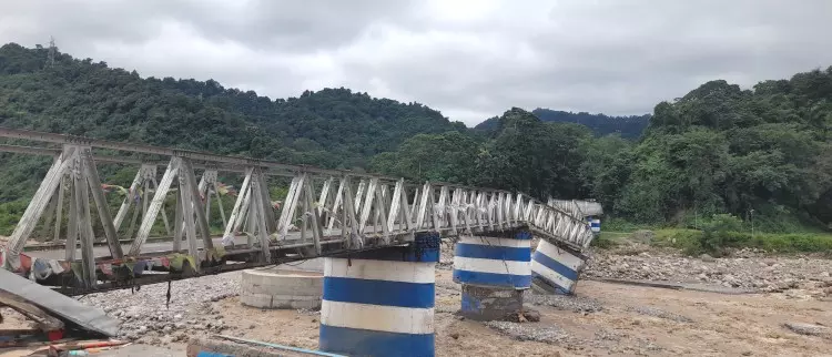 Sikkim : मिरिक में भूस्खलन से तबाही 11 लोगों की मौत, दुधे पुल ढहा Sikkim : मिरिक में भूस्खलन से तबाही 11 लोगों की मौत, दुधे पुल ढहा