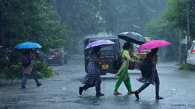 भारी बारिश का अनुमान; इन जिलों के लोगों को चेतावनी भारी बारिश का अनुमान; इन जिलों के लोगों को चेतावनी