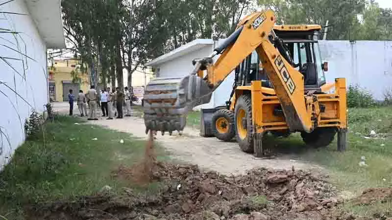Panchkula के तीन गांवों में अवैध कॉलोनियों के खिलाफ बड़ी कार्रवाई Panchkula के तीन गांवों में अवैध कॉलोनियों के खिलाफ बड़ी कार्रवाई