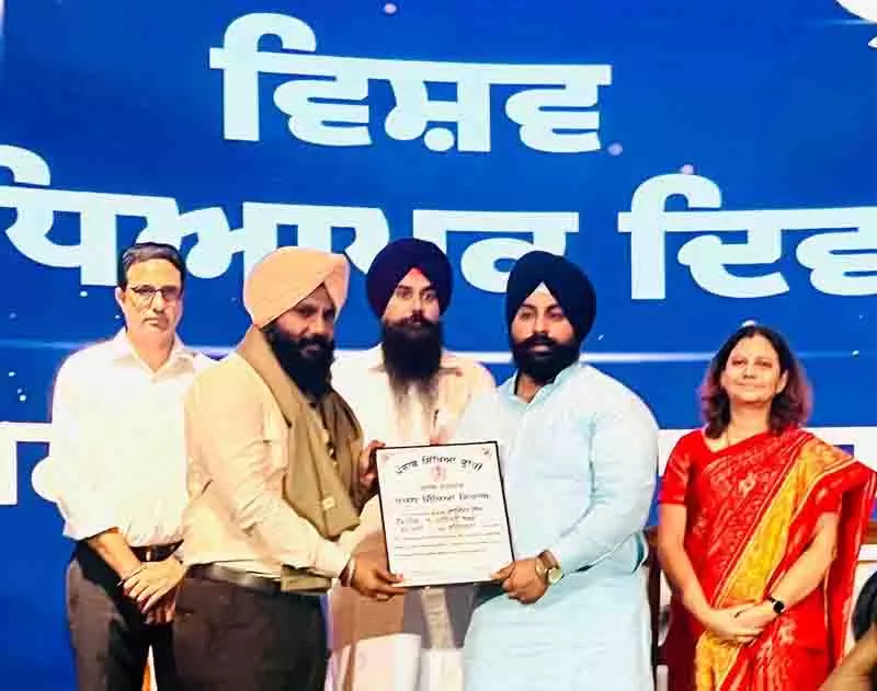 Ludhiana: राज्य पुरस्कार से सम्मानित शिक्षक साथियों के लिए आदर्श बन जाते हैं Ludhiana: राज्य पुरस्कार से सम्मानित शिक्षक साथियों के लिए आदर्श बन जाते हैं