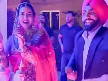 सोनम बाजवा ने निक्का जैलदार 4 के सेट से अपना DJ मोमेंट शेयर किया सोनम बाजवा ने निक्का जैलदार 4 के सेट से अपना DJ मोमेंट शेयर किया