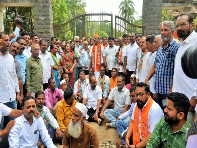 महाविकास अघाड़ी और वामपंथी दलों ने कोल्हापुर में जन सुरक्षा अधिनियम के खिलाफ प्रदर्शन किया महाविकास अघाड़ी और वामपंथी दलों ने कोल्हापुर में जन सुरक्षा अधिनियम के खिलाफ प्रदर्शन किया