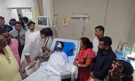 घायल BJP नेताओं से की मुलाकात, TMC की उलटी गिनती शुरू घायल BJP नेताओं से की मुलाकात, TMC की उलटी गिनती शुरू