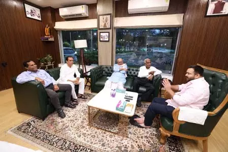 भाकपा राष्ट्रीय महासचिव डी राजा की पटना में तेजस्वी यादव से सीट बंटवारे पर बैठक भाकपा राष्ट्रीय महासचिव डी राजा की पटना में तेजस्वी यादव से सीट बंटवारे पर बैठक